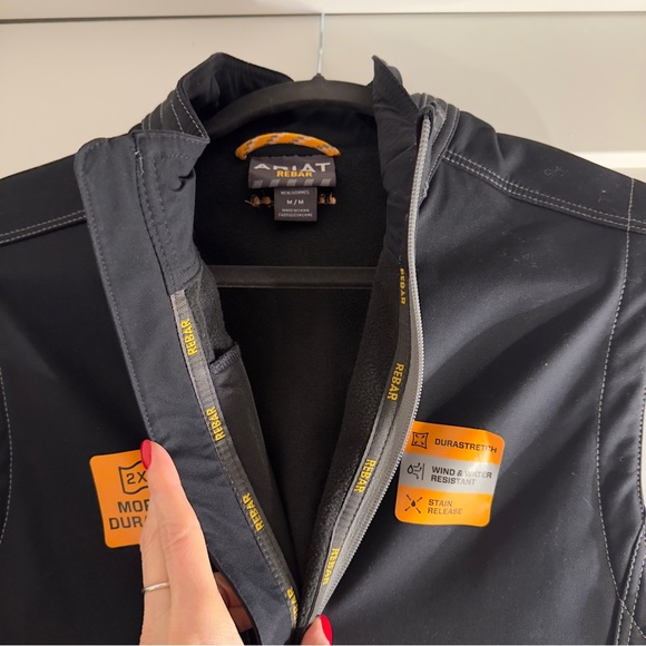 Ariat Black Softshell Vest - Picture 4 of 8